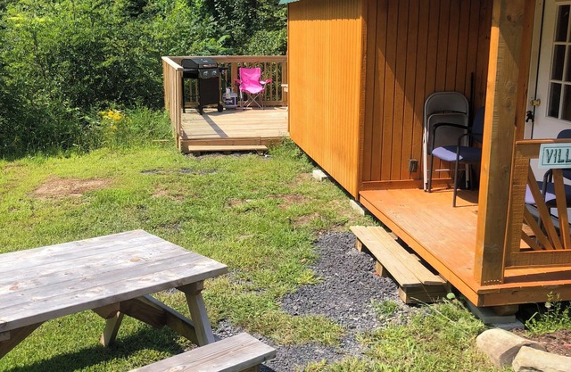 Villa Marie Tiny Cabin in the Mountains. AC. . Pool. Dog Friendly