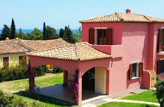 VILLA MARIS HOLIDAYS - close to the Sea, beach 5 mins walk