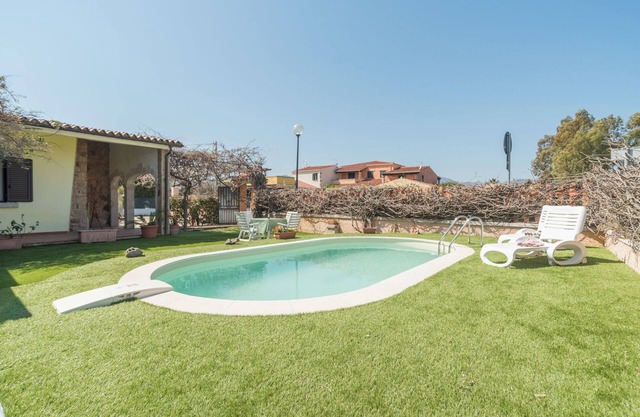 Villa Marisa mit Pool, Garten und WLAN