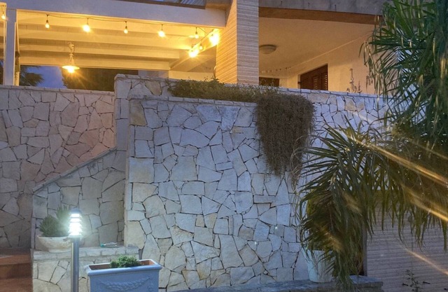 Villa MarLu nur einen Schritt von einer Küstenstraße mit Charme entfernt.