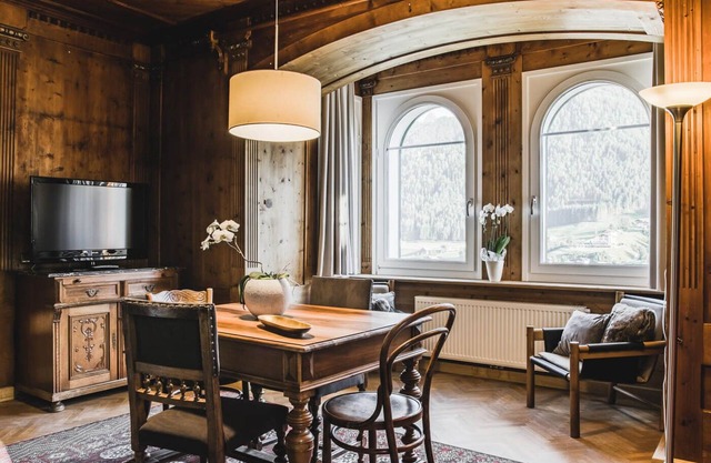 Villa Martiner Ferienwohnungen Emilia mit Bergblick, Terrasse & Wi-Fi