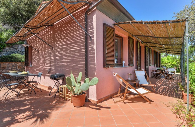 Villa 'Martini' mit Meerblick, privater Terrasse und Wi-Fi