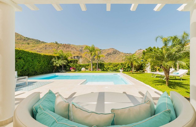 Villa Mastrissa Deluxe Apartment mit Pool, Garten und Parkplatz, nur wenige Minuten von Taormina entfernt