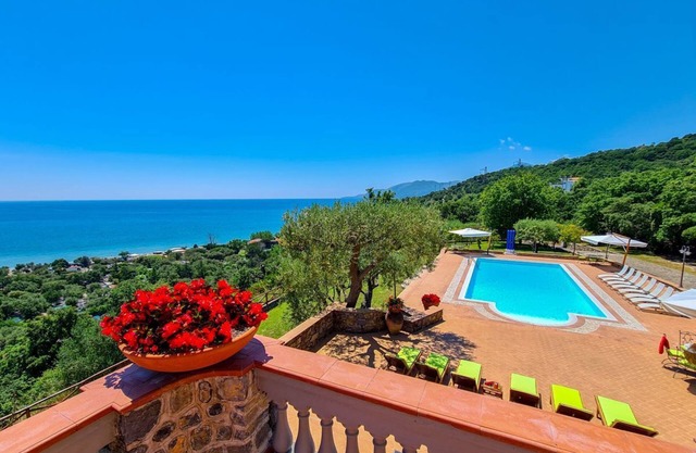 Villa Mediterraneo - Fünf Schlafzimmer Villa, Schläft 12