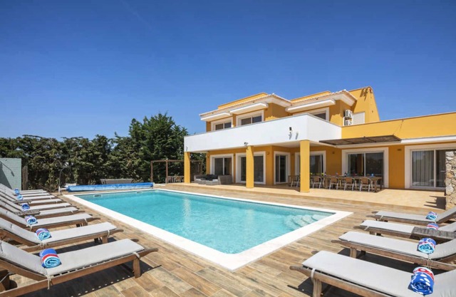 Atemberaubende große Familie Spaß Villa mit künstlichem Strand, einen beheizten Pool, ein Spielzimmer