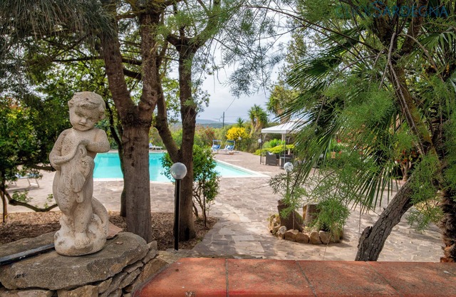 Villa Melograno mit Nebengebäude, exklusiver Swimmingpool im Grünen