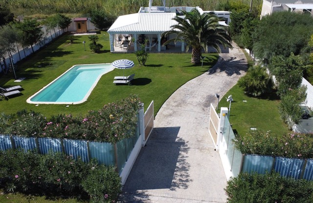 Villa "Miami Vieste" in Strandnähe mit privatem Pool und WLAN