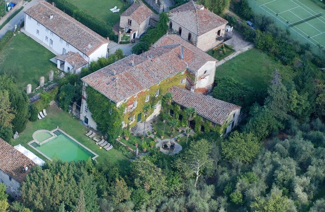 Villa Michaela, New Listing! Spacious Villa, exclusive venue with Pool, Chapel and Tennis courts