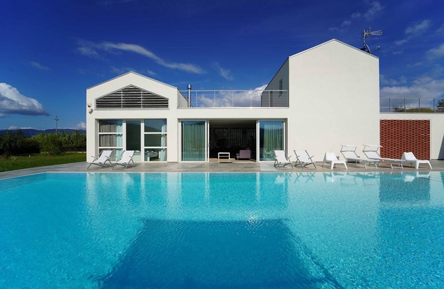 Villa Micol 10+4 P, by VILLASRETREATS, w/Pool, A/C, BBQ near to the beach