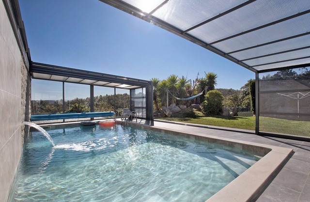 Villa 'Mila Piscina aquecida e Jacuzzi' mit Bergblick, privatem Pool und Wi-Fi