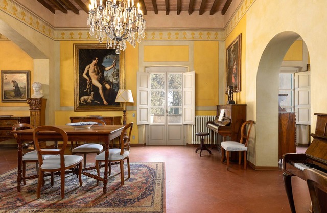 Villa Milani mit gemeinschaftlich genutztem Pool, privater Terrasse und WLAN