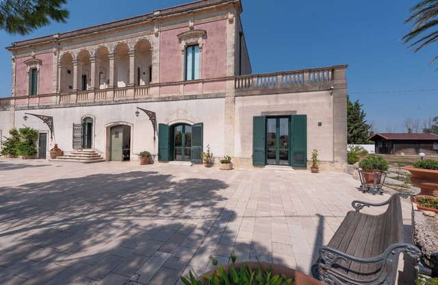 Villa 'Minioti Ferienwohnung A-B' mit gemeinsamer Terrasse, WLAN und Klimaanlage