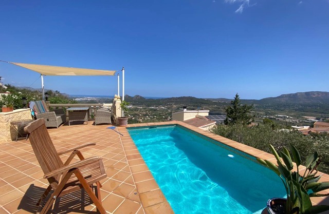 Villa mit Wifi, 2 Schlafzimmer, 2 Bäder, Privater Pool, Klimaanlage, Ausblick