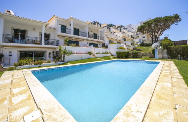 Die Villa Moisés ist ein Stadthaus mit 3 Schlafzimmern in der Nähe des Strandes von Falesia