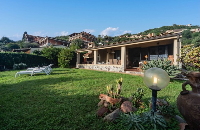 Villa Monica with sea view and within walking distance of Costa Rei beach