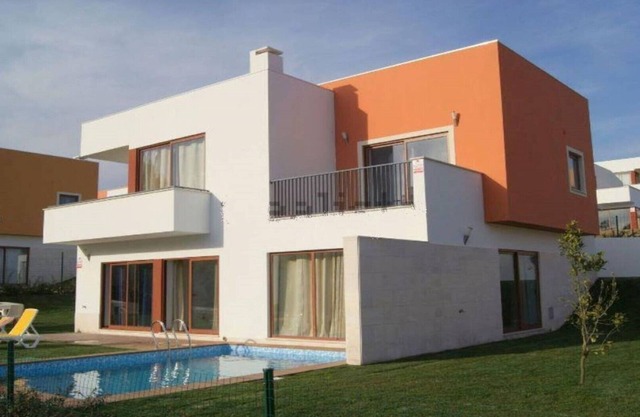 Villa Monica mit Pool und 500 m von der Lagune von Obidos entfernt