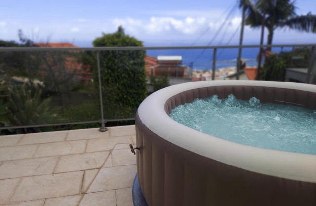 Villa Moniz by LovelyStay