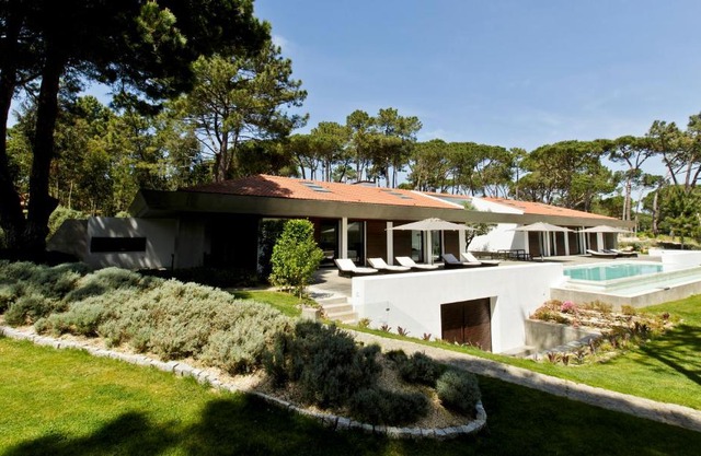 Villa Monte Serves
