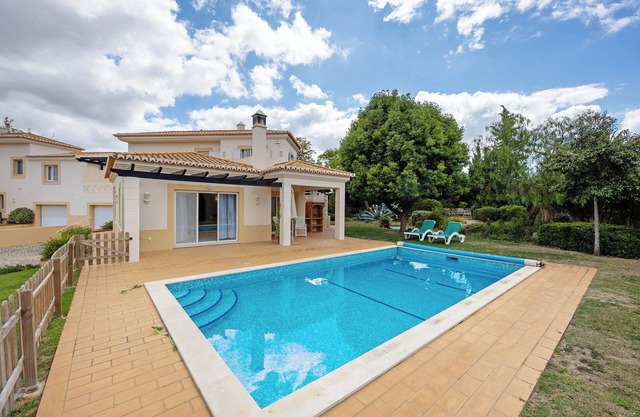 Villa 'Moradia 170' mit privatem Pool, Balkon und WLAN