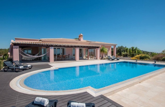 Villa Mujeira - Three Bedroom Villa, Sleeps 6