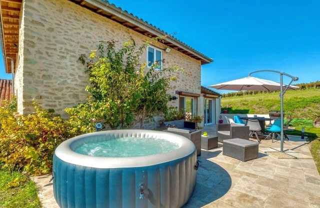 Villa My- Andréathic sleeps 14 with optional spa, terrace and garden