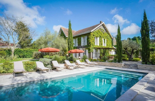 Villa-Eigenes Badezimmer-Deluxe-Blick auf das Wahrzeichen-Villa N1 St Emilion