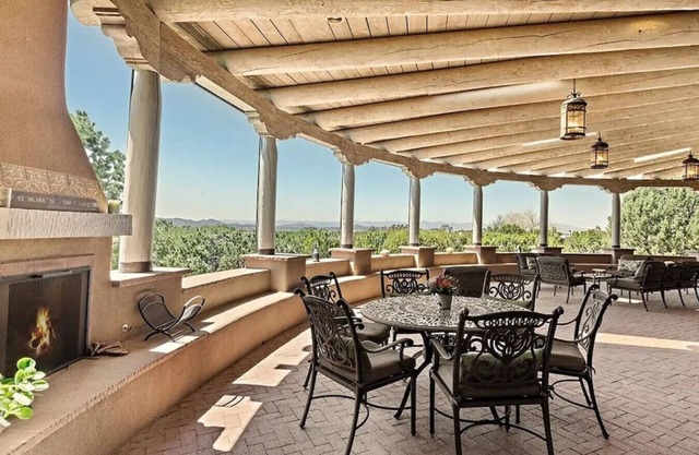 Villa Namaste - Mountain View Luxury Home in Santa Fe, NM
