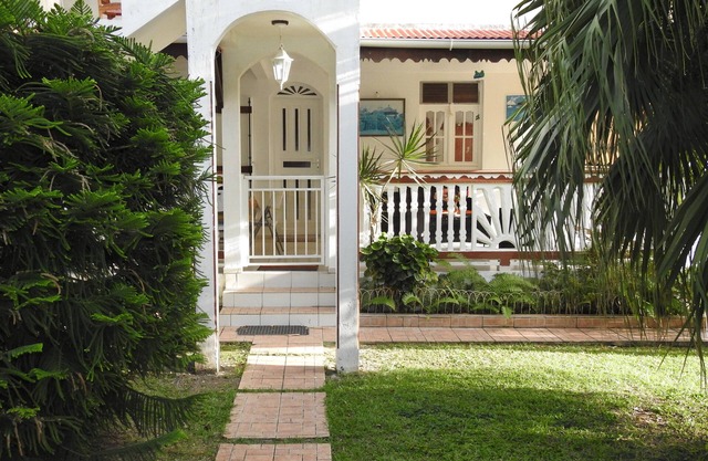 villa nanou, miethaus mit kleinem garten und schöner terrasse