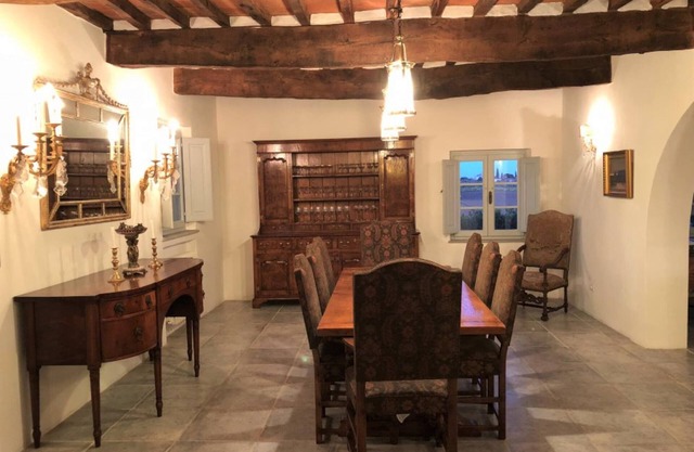 Invitante villa con giardino privato recintato