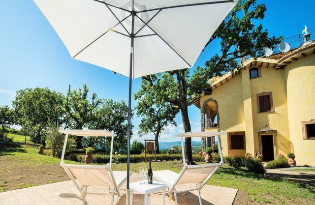 Villa in Montefiascone mit Meeresstrand