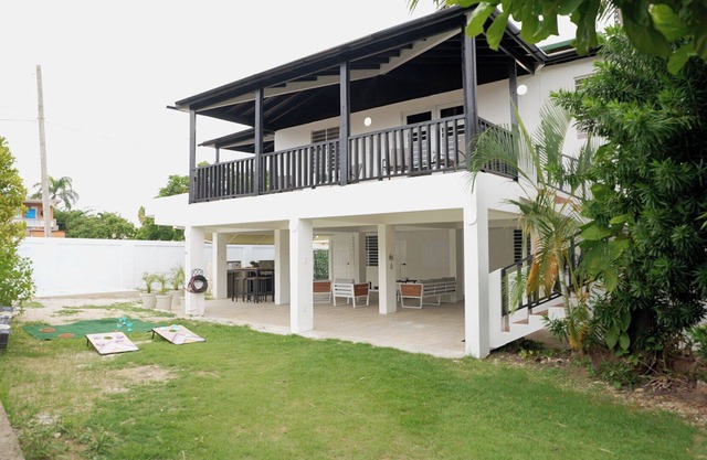 Villa near the beach with private pool