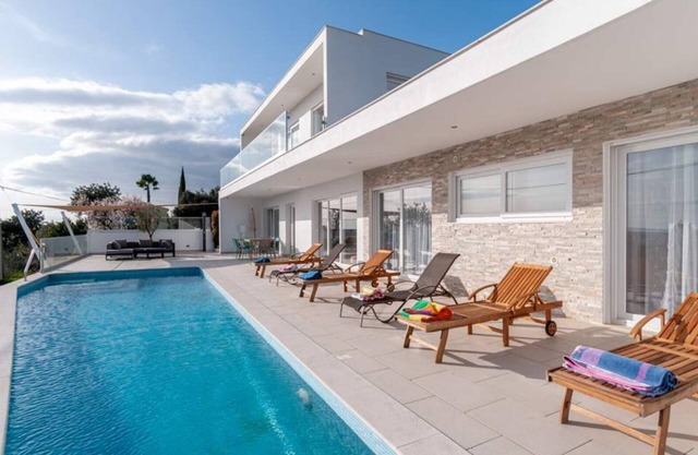 Villa Nell, Valados , Located 15 Minutes from the best beaches from Algarve