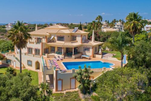 Villa Nenufa by Villa Plus