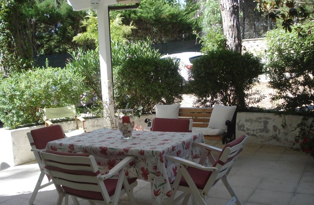 Villa in den Wäldern nicht weit vom Meer entfernt und 10 Minuten Fahrt von Lecce