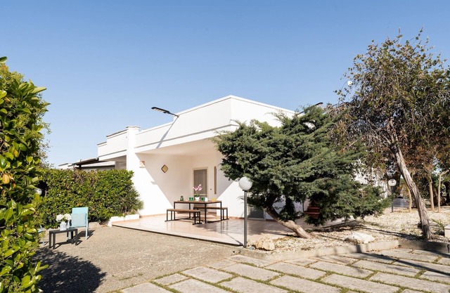 Villa Nettuno. 150 m von SANDSTRÄNDEN, 500 m privater und umzäunter Garten.