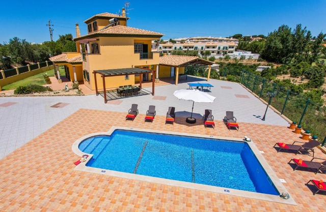 Villa Nincha - Heated Pool - Free wi-fi - Air Con