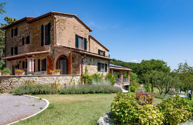 Gehen Sie von Villa Nobile, Ihrem Luxushaus mit Pool in der Toskana, nach Montepulciano!