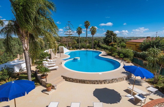 Villa Oasi, elegante Villa mit privatem Pool, nur 2 km vom Meer entfernt