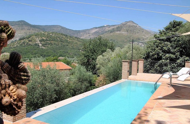 VILLA OASIS Entspannung & Schwimmbad 15 min. vom Meer entfernt