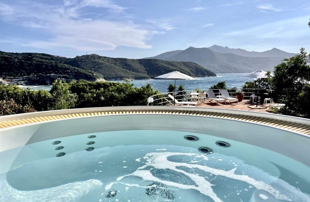 Villa Occhiata 200 m from the sea with a wonderful view of the gulf