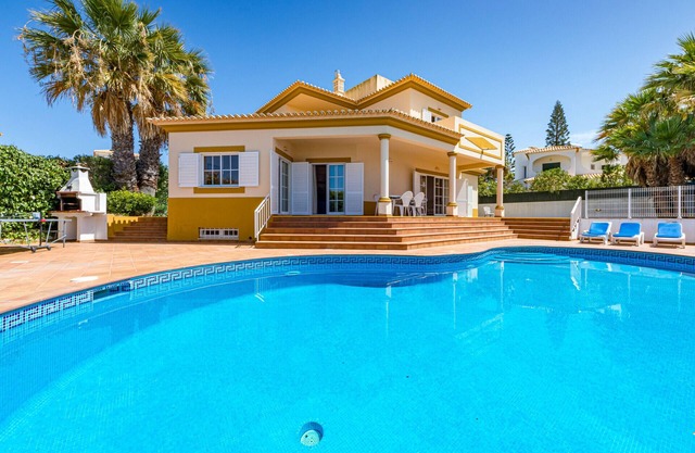 Villa Ocre, mit 4 Schlafzimmern und nur 500 m vom Strand von Gale entfernt