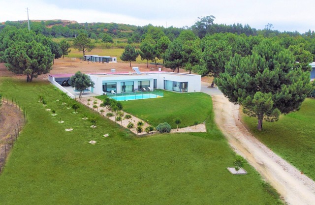 Villa von 2016 auf einem Land von 8300m2, 3 Schlafzimmer, Grill, Schwimmbad