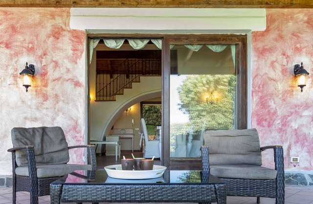 Villa Oleandro mit Meerblick, Pool, Garten, Terrassen und WLAN
