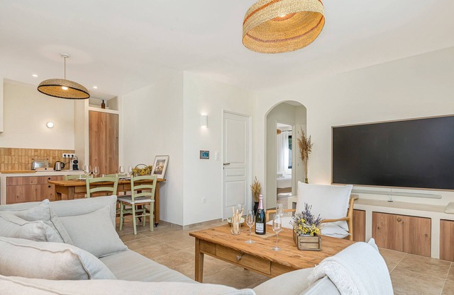 Landhaus Oliveda | Pool & Heimkino