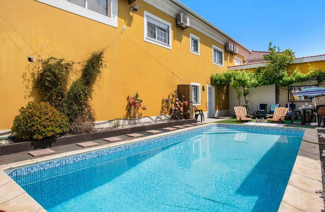 Villa Olives Landhaus mit Bergblick, Pool, Terrasse und WLAN