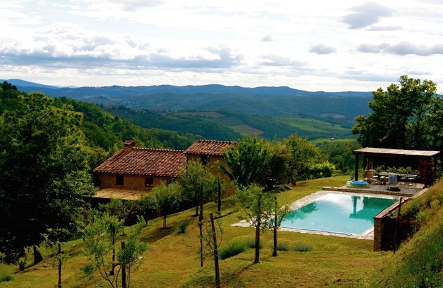 Villa, auf Chianti-Hügel im Toskana-Herzen, großer Pool, 14 ha großes Grundstück