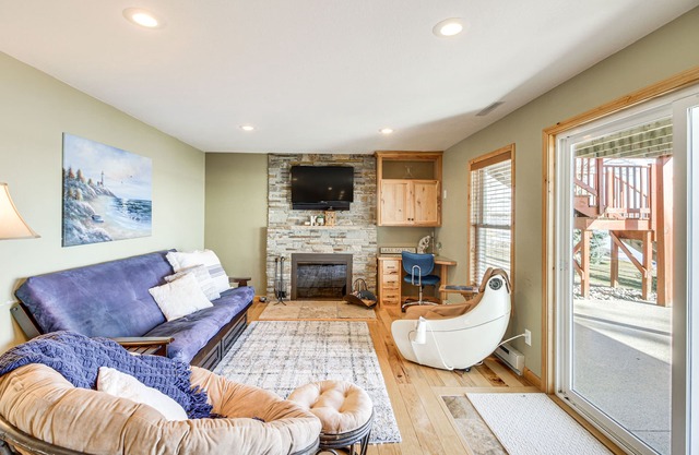 Villa on Lake Darling: Fire Pit, Kayaks + Dock!