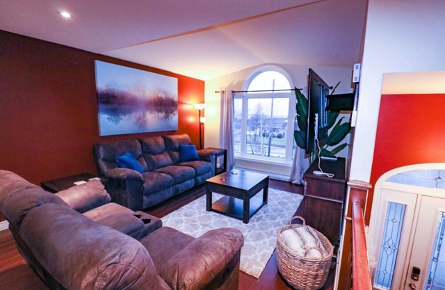 Villa on the Rock - Hot Tub, Arcade, Fire Pit, Large Deck with Patio Furniture