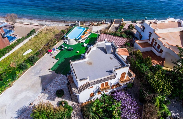Ferienhaus villa whit private beach - CASTELDACCIA
