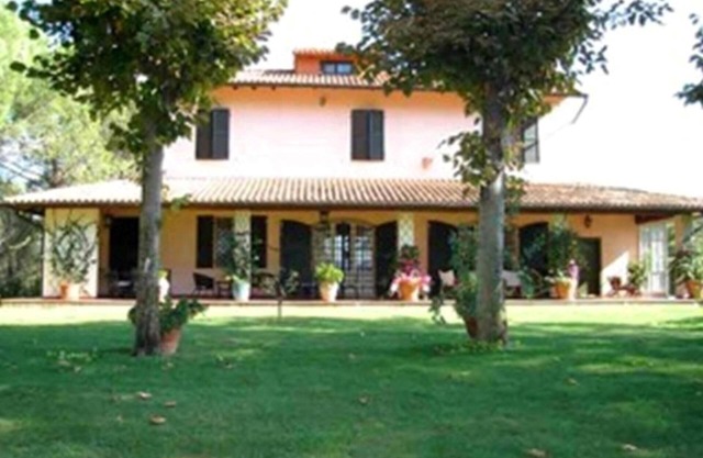 Toskanische Villa mit Blick auf das Meer und die Insel Elba